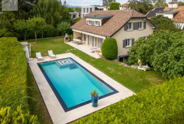 Magnifique villa individuelle de 7.5 pièces avec jardin et piscine à 10 minutes du centre-ville de Genève