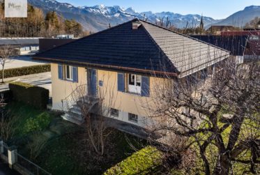 Opportunité unique à Bulle: Maison individuelle avec deux appartements indépendants et jardin enchanté vue Moléson!