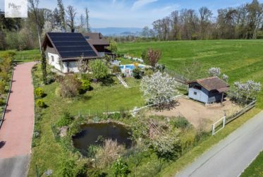 À Saisir : Havre de paix avec piscine et jacuzzi sur parcelle de 1499 m2. Zum Greifen nah: Friedlicher Ort mit Pool und Jacuzzi auf einem Grundstück von 1499 m2.