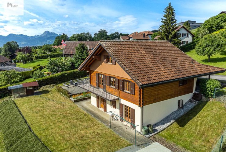 Villa individuelle de 4,5 pièces jouissant d'une splendide situation avec vue imprenable sur le Lac de la Gruyère et les Préalpes Fribourgeoises !