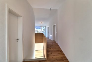 Superbe villa individuelle contemporaine neuve de 5.5 pièces avec vue imprenable sur le Moléson et le Cousimbert