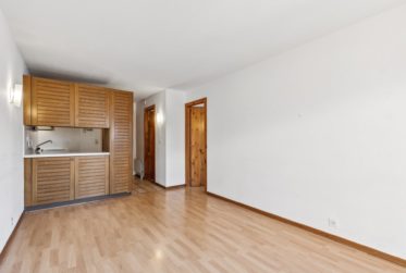 Découvrez ce splendide appartement de 2.5 pièces avec balcon, au cœur de Villars