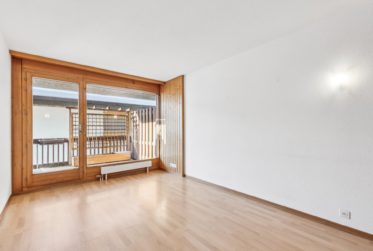 Découvrez ce splendide appartement de 2.5 pièces avec balcon, au cœur de Villars