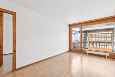 Découvrez ce splendide appartement de 2.5 pièces avec balcon, au cœur de Villars