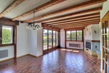 Très belle villa individuelle à Siviriez – Grand jardin, volumes généreux et potentiel à révéler