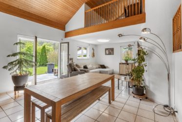 Un havre de paix au centre de Marly, Maison de 5,5 pièces avec beau jardin le long de la Gérine