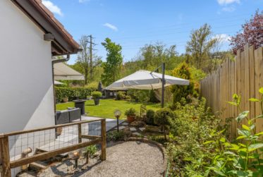 Un havre de paix au centre de Marly, Maison de 5,5 pièces avec beau jardin le long de la Gérine