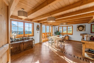 SPLENDIDE CHALET 5.5 PIÈCES AVEC SITUATION EXCEPTIONNELLE !