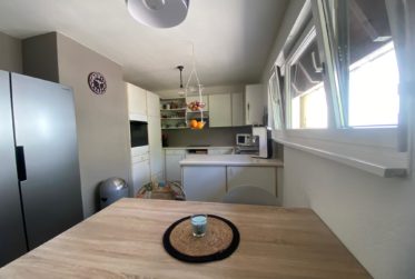 Un havre de paix au centre de Marly, Maison de 5,5 pièces avec beau jardin le long de la Gérine