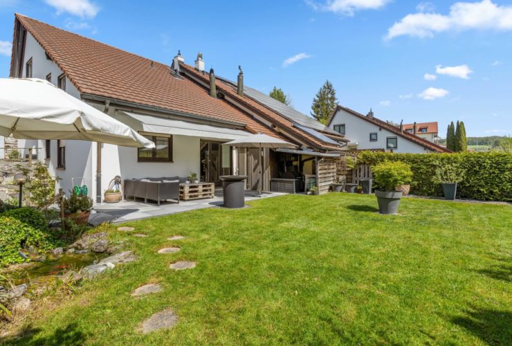 Un havre de paix au centre de Marly, Maison de 5,5 pièces avec beau jardin le long de la Gérine