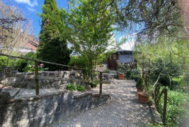 Un havre de paix au centre de Marly, Maison de 5,5 pièces avec beau jardin le long de la Gérine