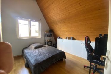 Un havre de paix au centre de Marly, Maison de 5,5 pièces avec beau jardin le long de la Gérine