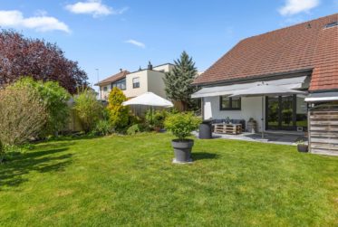 Un havre de paix au centre de Marly, Maison de 5,5 pièces avec beau jardin le long de la Gérine
