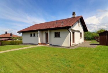 Très belle villa individuelle à Siviriez – Grand jardin, volumes généreux et potentiel à révéler