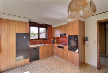 Très belle villa individuelle à Siviriez – Grand jardin, volumes généreux et potentiel à révéler