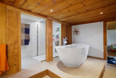 Somptueux appartement triplex de 8.5 pièces dans une ferme rénovée classée, au cœur de Marsens