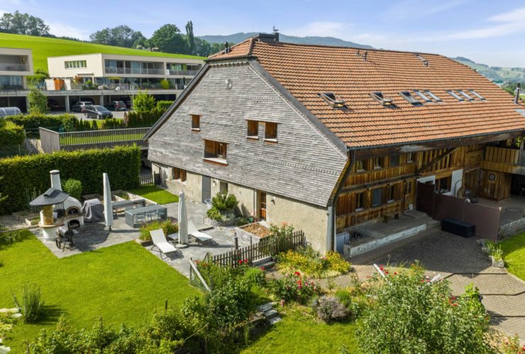 Somptueux appartement triplex de 8.5 pièces dans une ferme rénovée classée, au cœur de Marsens