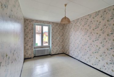 Charmante maison mitoyenne à Broc – Une belle opportunité de rénovation dans un cadre serein