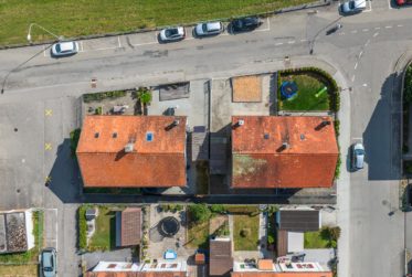 Charmante maison mitoyenne à Broc – Une belle opportunité de rénovation dans un cadre serein