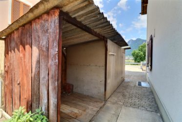 Charmante maison mitoyenne à Broc – Une belle opportunité de rénovation dans un cadre serein