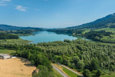Charmante maison mitoyenne à Broc – Une belle opportunité de rénovation dans un cadre serein