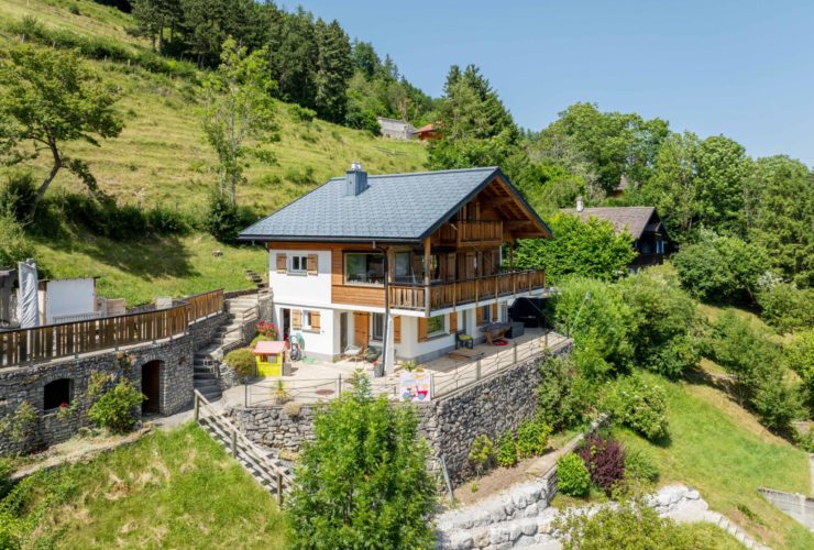 Superbe chalet rénové avec vue panoramique et ensoleillement optimal