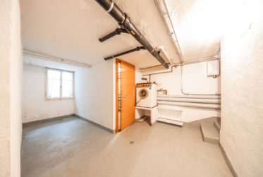 Charmante maison mitoyenne à Broc – Une belle opportunité de rénovation dans un cadre serein