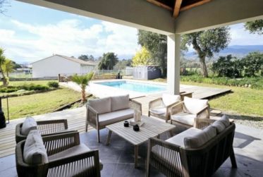 Villa de charme en Corse, côté oriental – Vue montagnes, piscine & calme absolu