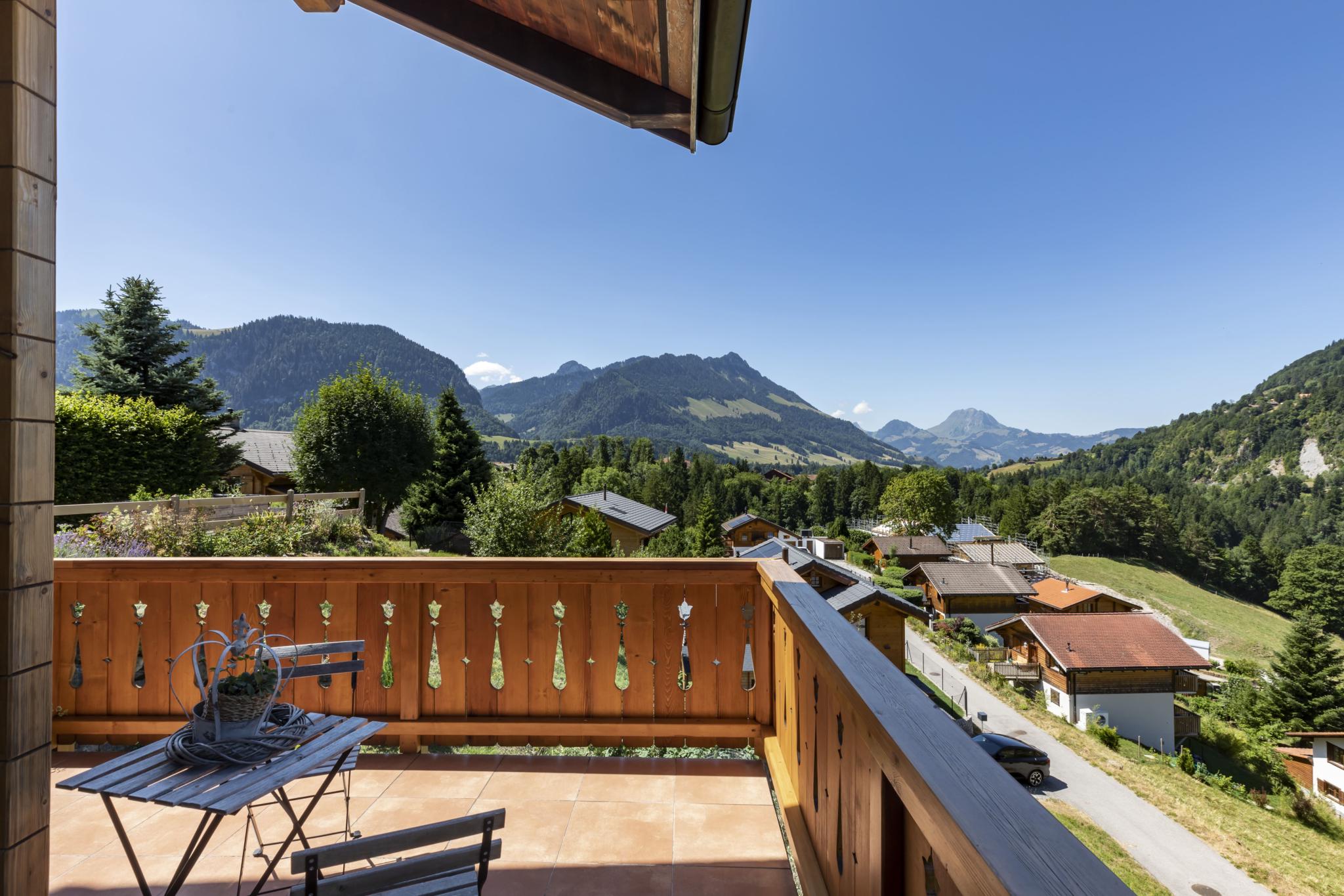 SPLENDIDE CHALET 5.5 PIÈCES AVEC SITUATION EXCEPTIONNELLE !