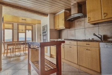 Splendide immeuble historique du 15ᵉ siècle avec local commercial et appartements