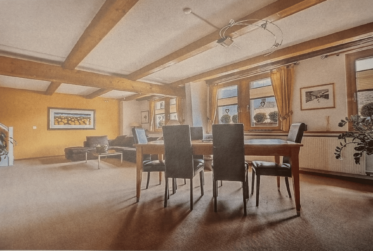 Splendide immeuble historique du 15ᵉ siècle avec local commercial et appartements