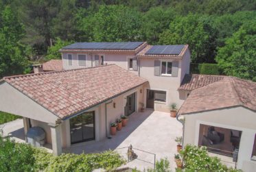 Propriété de caractère avec vue panoramique à Saint-Saturnin-lès-Apt en Provence