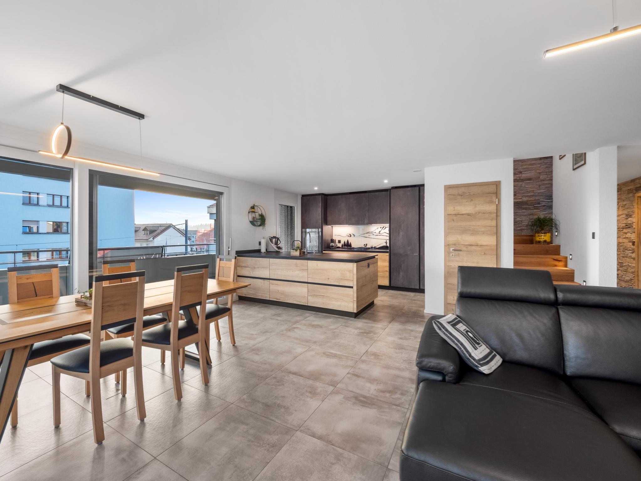 Duplex 5.5 pièces d'exception en attique au cœur du village de Broc !