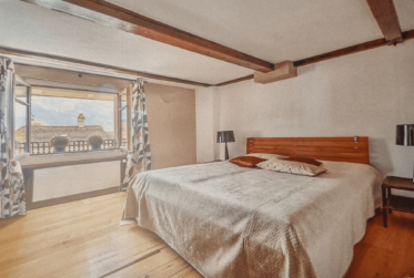 Splendide immeuble historique du 15ᵉ siècle avec local commercial et appartements