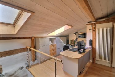 Splendide immeuble historique du 15ᵉ siècle avec local commercial et appartements