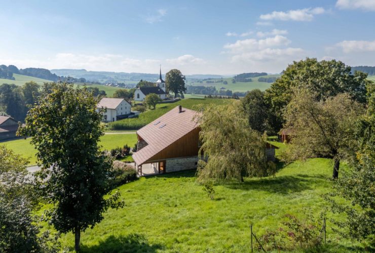 Ferme exceptionnelle de caractère entièrement rénovée au cœur de la campagne fribourgeoise