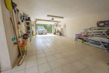 Villa d’exception à Gordes, alliant charme provençal et architecture contemporaine