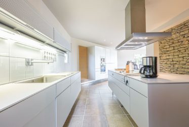 Villa d’exception à Gordes, alliant charme provençal et architecture contemporaine