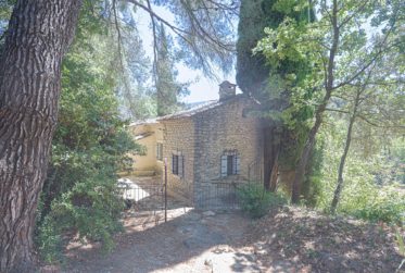 Magnifique propriété à rénover avec piscine à Ménerbes au coeur du Luberon !