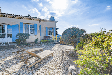 Propriété d’exception suspendue entre ciel et terre – Saignon, Provence