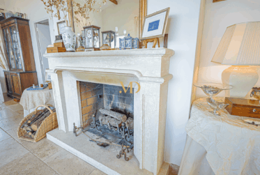 Propriété d’exception suspendue entre ciel et terre – Saignon, Provence