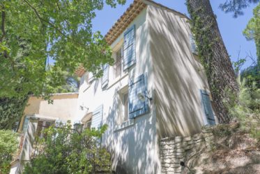 Magnifique propriété à rénover avec piscine à Ménerbes au coeur du Luberon !