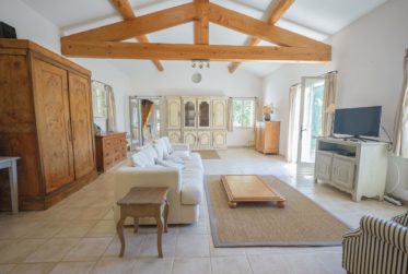 Magnifique propriété à rénover avec piscine à Ménerbes au coeur du Luberon !