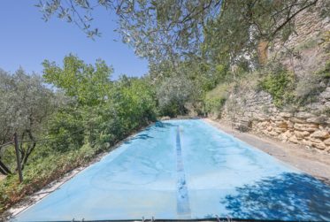 Magnifique propriété à rénover avec piscine à Ménerbes au coeur du Luberon !