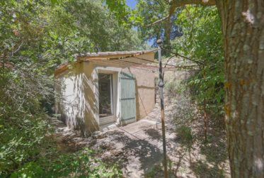 Magnifique propriété à rénover avec piscine à Ménerbes au coeur du Luberon !