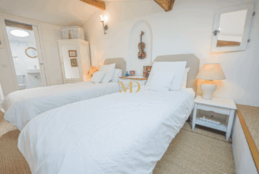 Propriété d’exception suspendue entre ciel et terre – Saignon, Provence