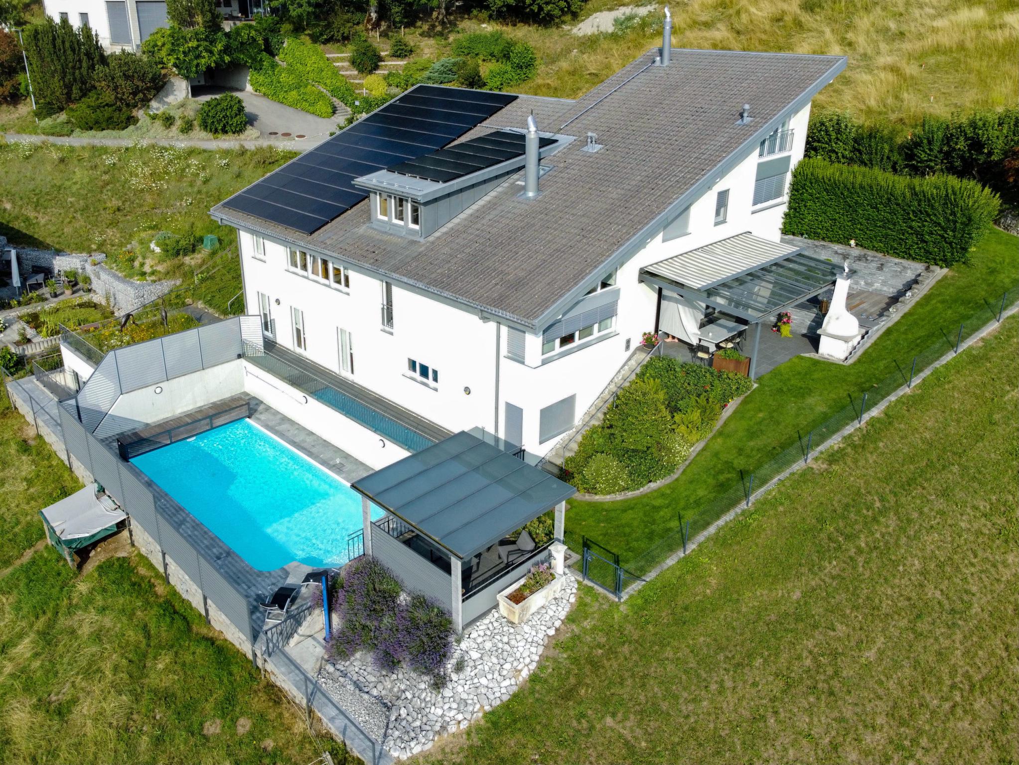 SUPERBE VILLA AVEC PISCINE – EMPLACEMENT ET PANORAMA D’EXCEPTION