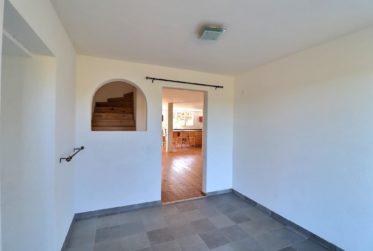 Magnifique maison contiguë de 5,5 pièces dans un domaine agricole