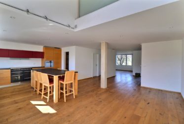 Magnifique maison contiguë de 5,5 pièces dans un domaine agricole