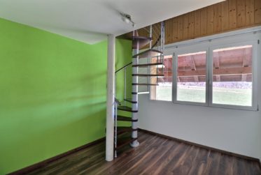 Magnifique maison contiguë de 5,5 pièces dans un domaine agricole